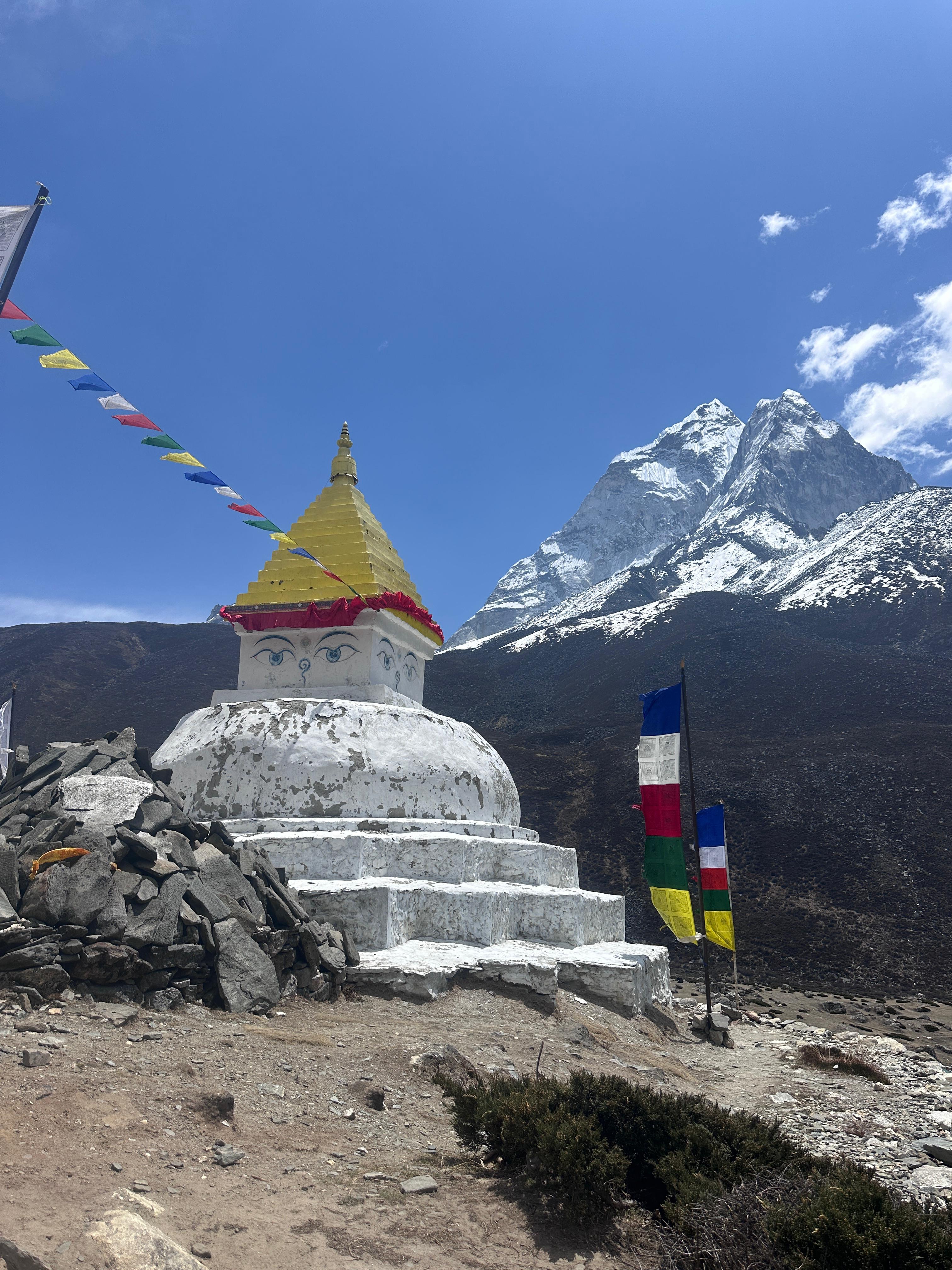 EBC stupa with Ama Dablam behind